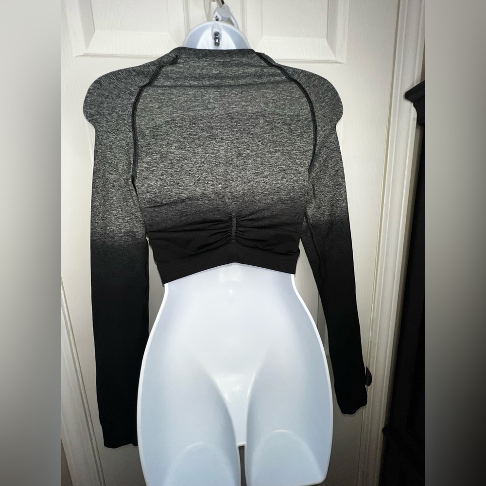 Gymshark Women’s Small Seamless Cropped Long Sleeve Shirt Top Black Ombré S - Picture 15 of 15